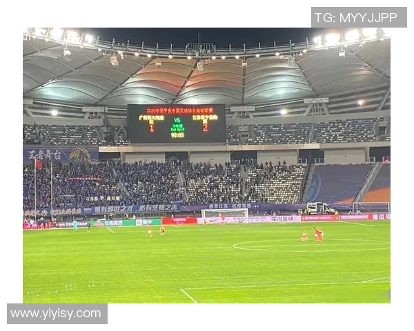 恒大与东方的激烈冲突视频揭示足球场上的紧张局势与球员情绪